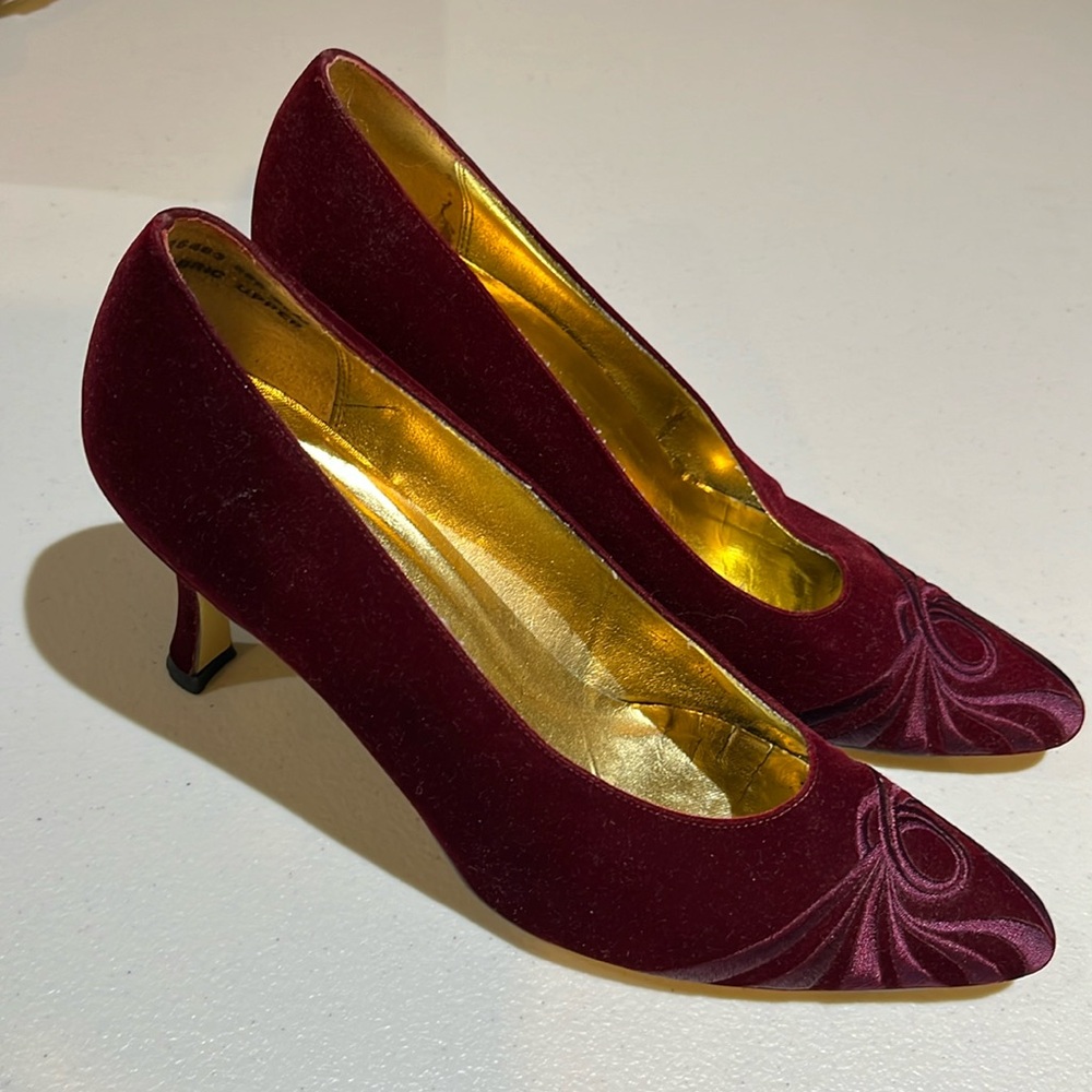 Vintage Apostrophe Damari Velvet Shoes Size 9.5